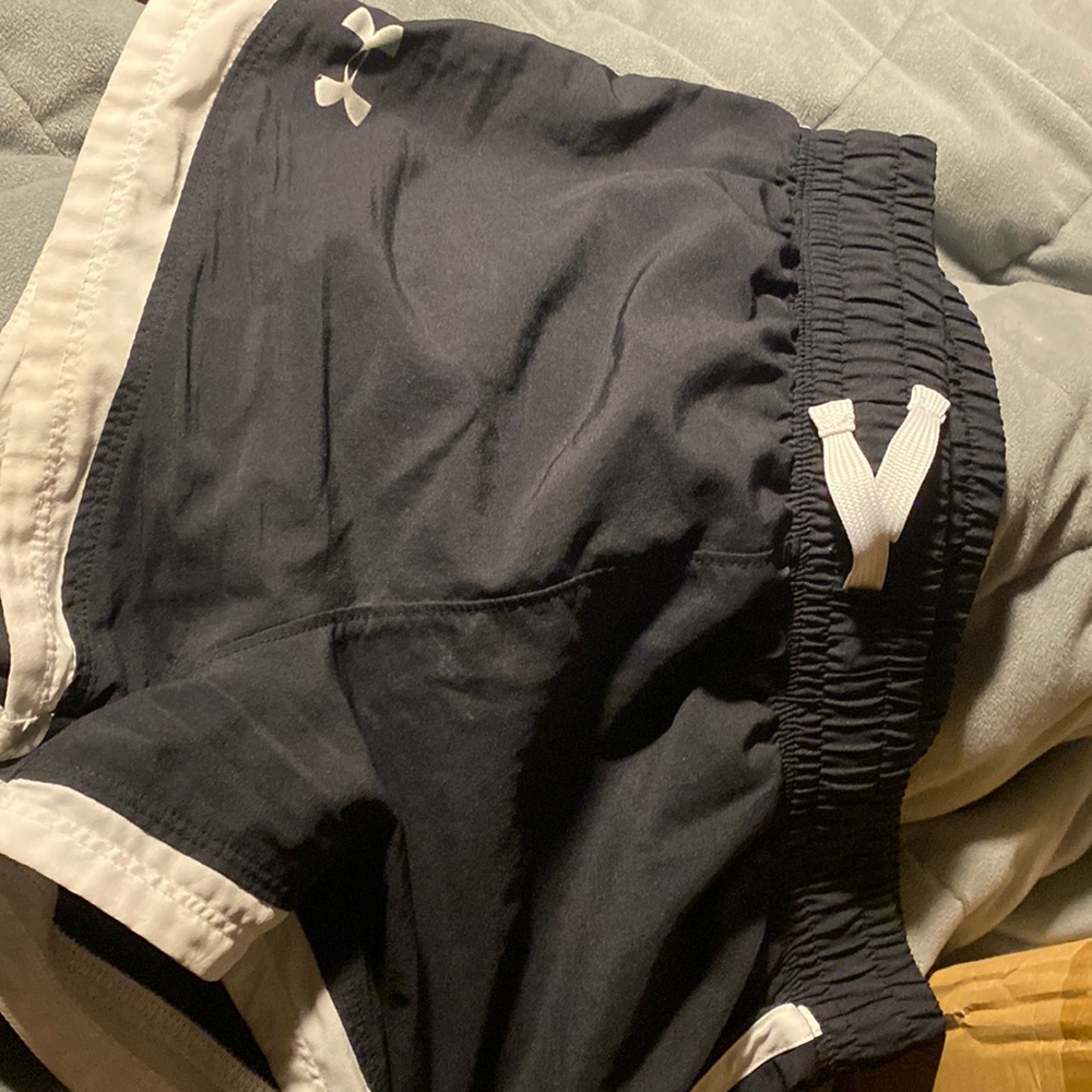 black under armour kids size xl athletic shorts